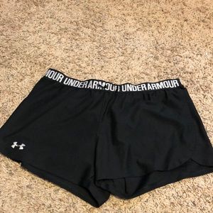 Women’s under Armour shorts size large